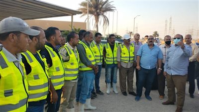 استعدادًا للشتاء.. رئيس مياه القناة يشهد اصطفاف سيارات ومعدات قطاع السويس