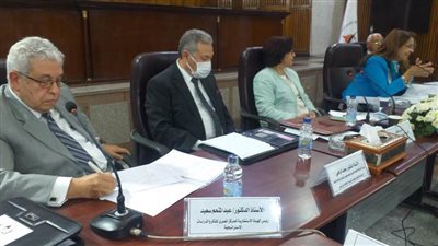 أستاذ اقتصاد يطالب بإعداد معلمين يواكبون التحول الرقمي 