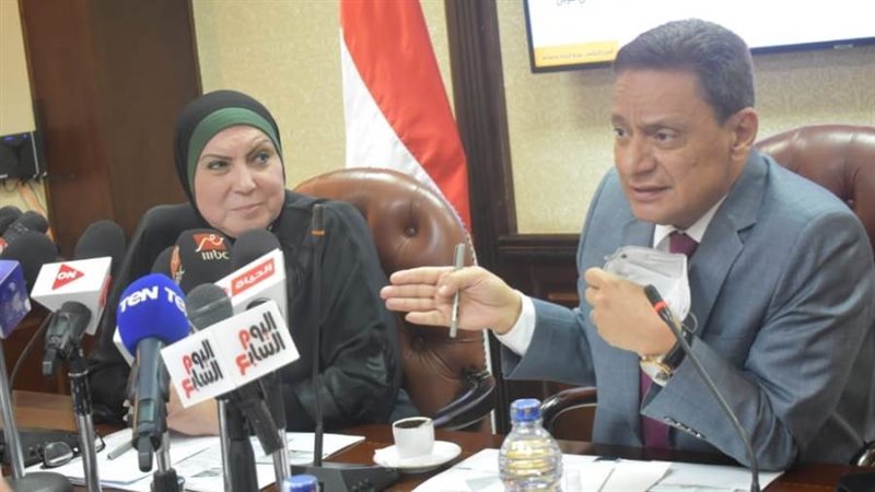 وزيرة التجارة والصناعة