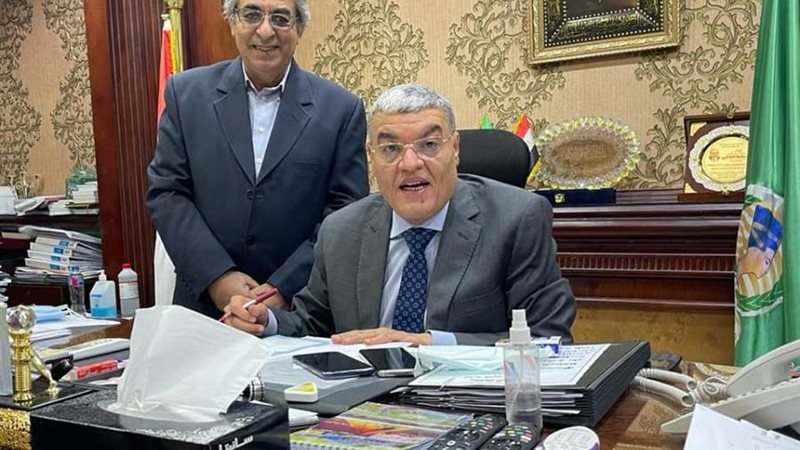 محافظ المنيا والنائب