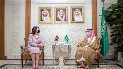 وزير خارجية السعودية يبحث مع نظيرته الليبية إرساء السلام بليبيا