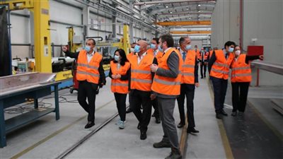 وزير النقل يتفقد مراحل تصنيع 6 قطارات 