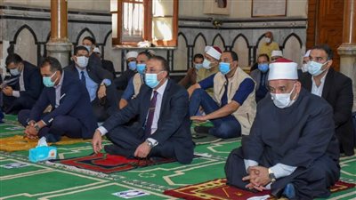 محافظ الإسكندرية ووزير الأوقاف يؤديان صلاة الجمعة بمسجد البوصيري بالإسكندرية 