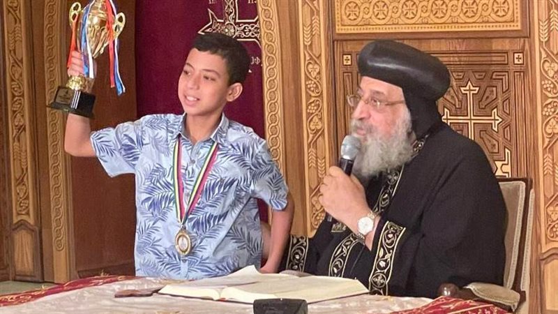 البابا تواضروس والطفل