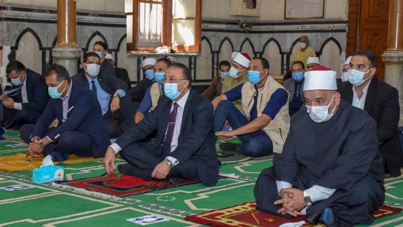 صلاة الجمعة بمسجد