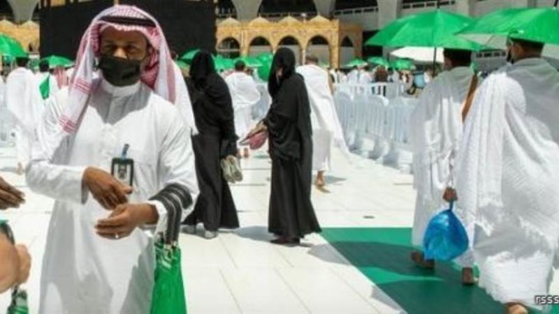 توزيع مظلة بالمسجد