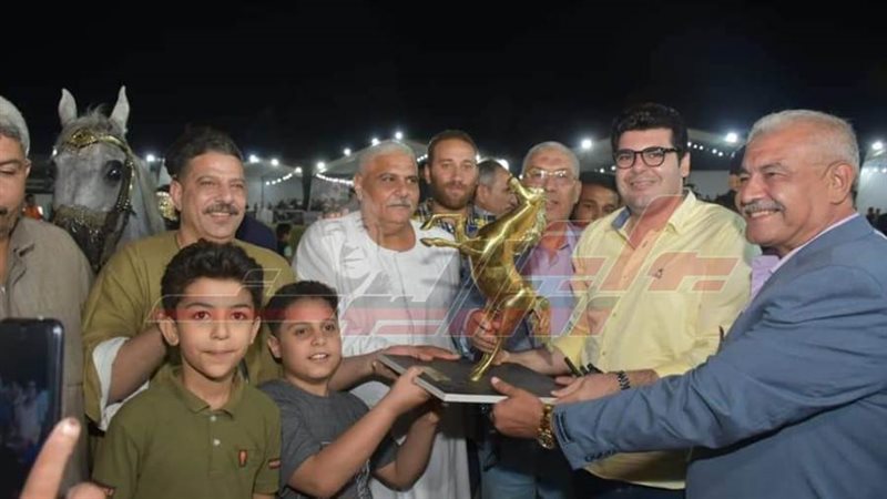 أحد الفائزين في المسابقة