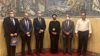 السفير السويدى بالقاهرة يزور الكنيسة المرقسية بالإسكندرية
