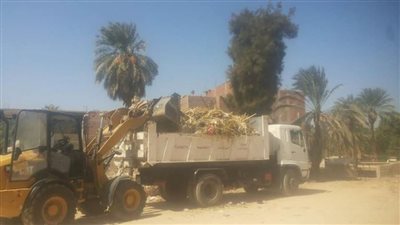 رفع مخلفات الري وتطهير الترع والمصارف بمركز البداري