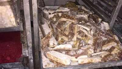 ضبط كمية كبيرة من حلوى المولد مجهولة المصدر قبل ترويجها بالقاهرة
