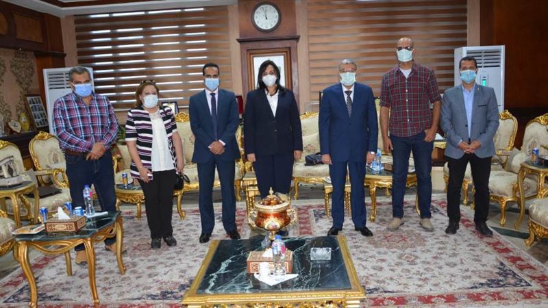 محافظ المنيا يلتقى