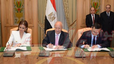 لأول مرة في مصر.. تصنيع ألواح الطاقة الشمسية محليا بتعاون الانتاج الحربى و TBEA الصينية