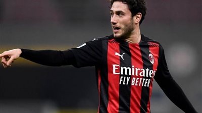 ميلان يفوز على أتالانتا 3-2 في الدوري الإيطالي لكرة القدم