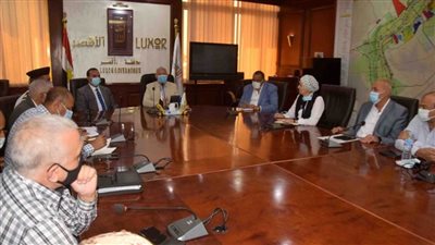 محافظ الأقصر يوجه بسرعة إزالة كافة التعديات الواقعة على مجرى النيل