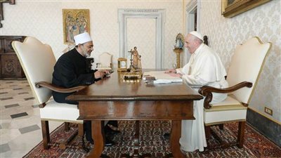 شيخ الأزهر وبابا الفاتيكان يؤكدان مواصلة جهودهما لترسيخ قيم الحوار والتآخي