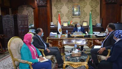 محافظ المنيا يستقبل وفد التنمية المحلية والبنك الدولي لمتابعة برنامج تنمية الصعيد