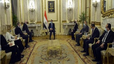 رئيس الوزراء: مصر تبنت معايير الاستدامة البيئية التي يجب تلبيتها في المشروعات الوطنية