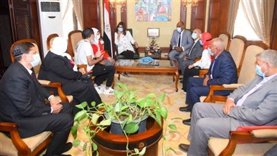 وزيرة الهجرة تستقبل وفدًا من 