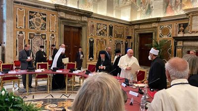 شيخ الأزهر يطالب بإعادة تقييم أوضاع المعلمين بما يتناسب مع التحديات العالمية