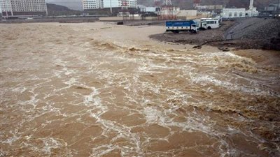 ملك الأردن يؤكد وقوف بلاده مع سلطنة عمان لمواجهة إعصار 