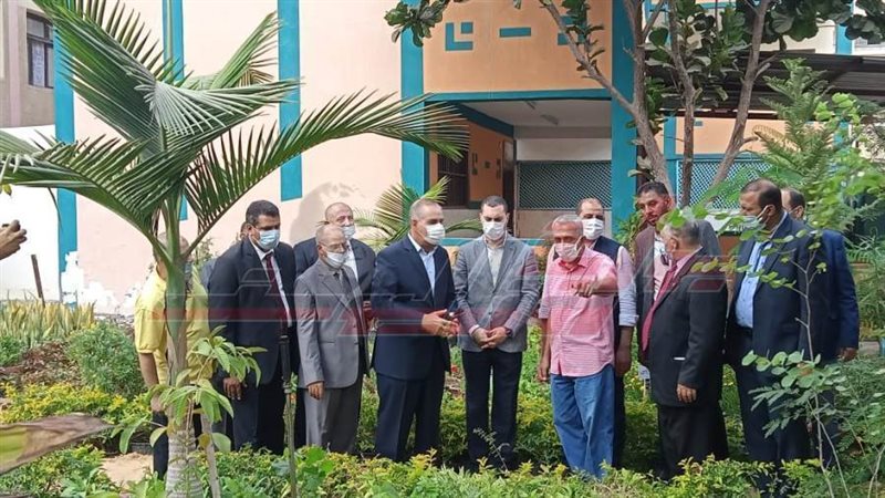 محافظ كفرالشيخ خلال