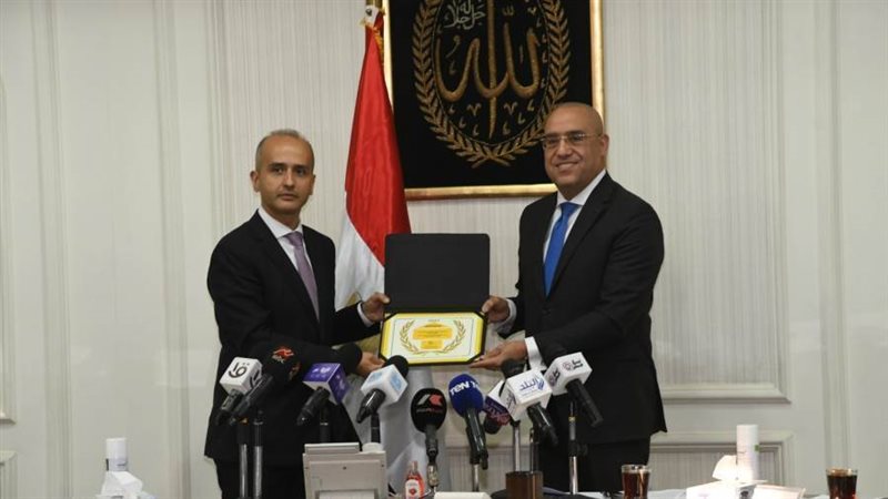 الجزار يتسلم جائزة