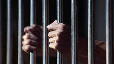 حبس بائع لاتهامه بخنق طفلته الرضيعة وإلقاء جثتها فى القمامة بالقناطر الخيرية 