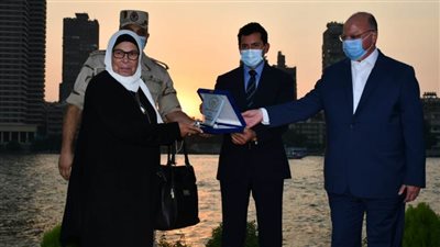 شباب وفتيات القاهرة يقيمون احتفالًا نيليًا بذكرى أكتوبر