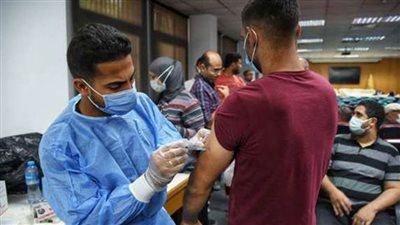استمرار أعمال إجراء الكشف الطبي وتطعيم الطلاب الجدد الملتحقين بجامعة بنها بلقاح فيروس كورونا