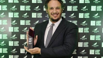 عيد يتسلم جائزته العالمية للقيادات الرياضية الشابة فى لندن