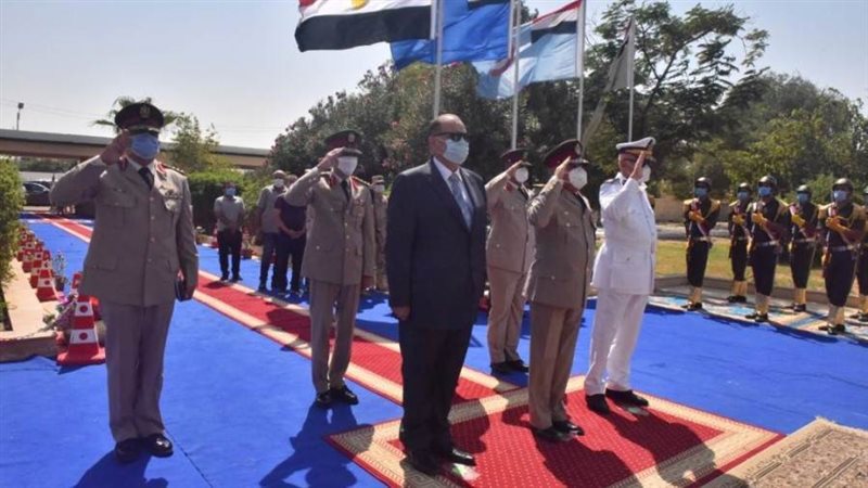 محافظ أسيوط وقائد