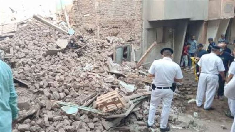 انهيار حائط صورة