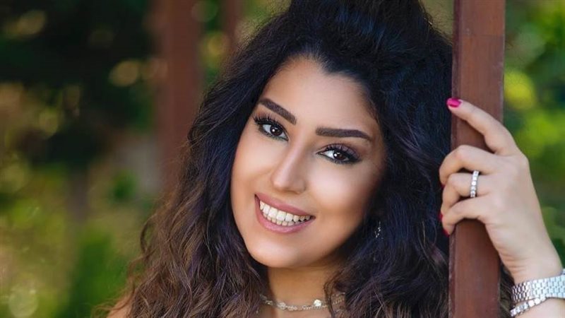 الفنانة ايتن عامر