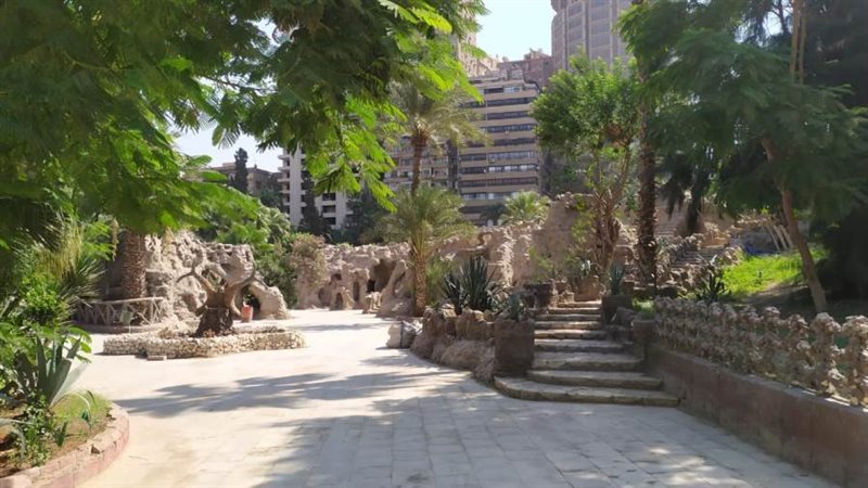 من داخل حديقة الأسماك