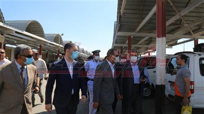 محافظ كفر الشيخ يتفقد المواقف ويتابع التزام السائقين بالتعريفة المقررة
