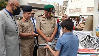 طلاب القاهرة يصنعون مجسمات ويرسمون لوحات لمعركة الكرامة