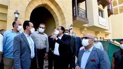 خلال جولته اليوم: رئيس الوزراء يتفقد بدء الأعمال في مشروع حدائق الفسطاط
