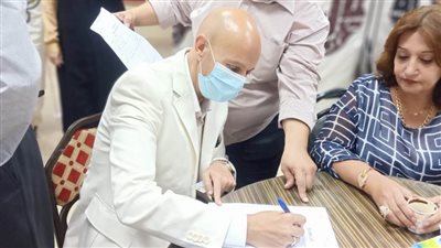 وكيل صحة الشرقية يدلي بصوته في انتخابات التجديد النصفي لنقابة الأطباء 