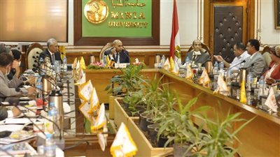 مجلس عمداء جامعة المنيا يتابع الاستعدادات النهائية لبدء الدراسة واستقبال الطلاب غداً
