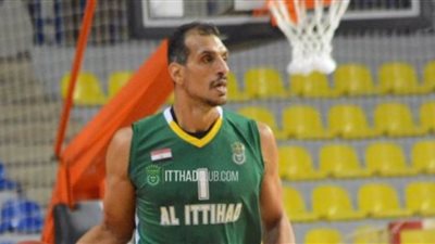 إسماعيل أحمد يفوز بكأس أكثر لاعب حصل وشارك بالبطولة العربية للأندية لكرة السلة