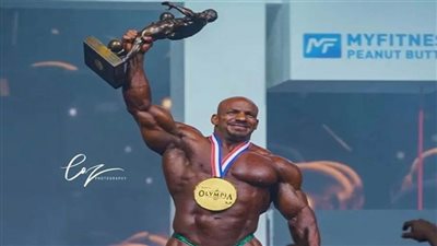 هنيدي وإسعاد يونس يهنئون بيج رامي باللقب العالمي