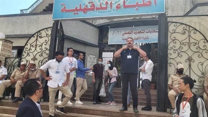 توافد الأطباء للتصويت