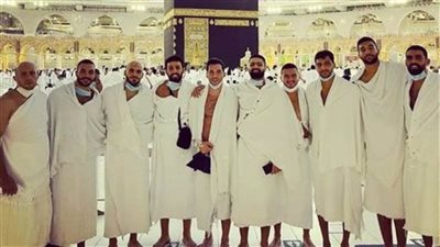 لاعبو يد الزمالك يؤدون مناسك العمرة قبل العودة للقاهرة