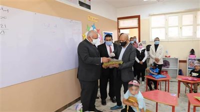 زراعة أشجار مثمرة وغرس روح الولاء في مدارس الوادي الجديد