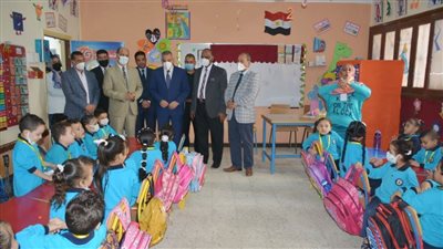 محافظ سوهاج يتفقد عددا من المدارس لمتابعة انتظام سير العمل بالمنظومة التعليمية