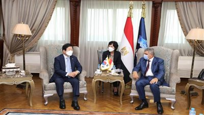 رئيس قناة السويس يبحث مع رئيس الجمعية الوطنية بكوريا الجنوبية التعاون المشترك