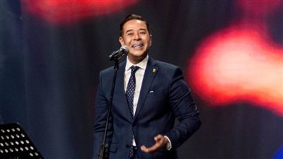 مدحت صالح وريهام عبد الحكيم يقدمان 