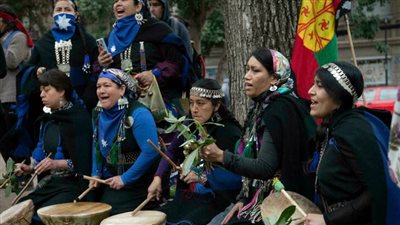 مواجهات بين الشرطة ومتظاهرين من السكان الأصليين في تشيلي تسفر عن 18 جريحا