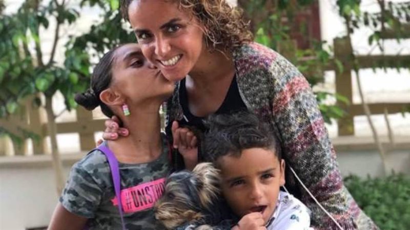 علا رشدي وأولادها