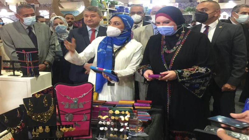 جولة وزيرة الصناعية